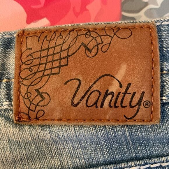 Vanity Light Wash Distressed Denim Capris Size 29 - Picture 5 of 7